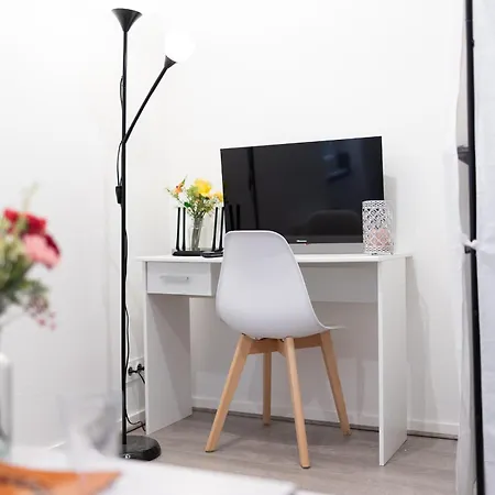 Le Champs Elysees - A 2 Pas De La Gare Apartment *